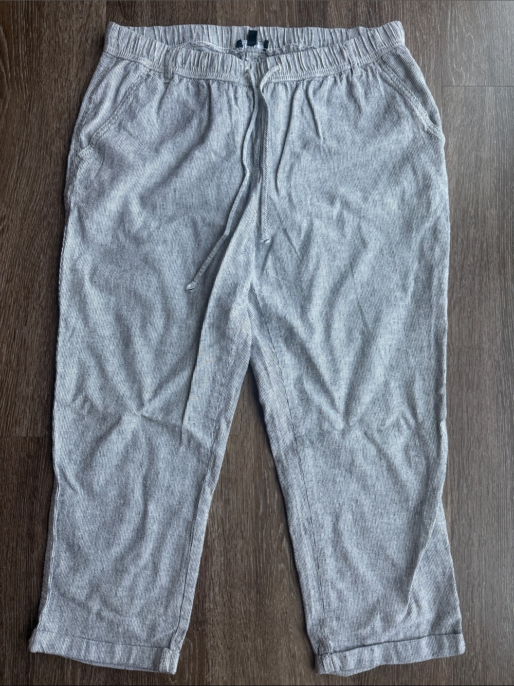 Women’s Striped Linen Blend Capris